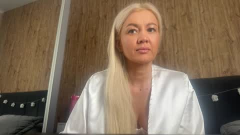 Mia online show from May 2026 07:15:01 AM