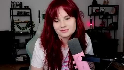 dellacrush_ online show from April 2026 06:14:02 PM