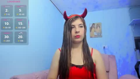 Snapshot of denise_babe_ chatting on June 2026 10:25:02 AM Laura online show from June 2026 10:25:02 AM