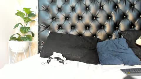 denzelrios online show from April 2026 06:19:01 AM