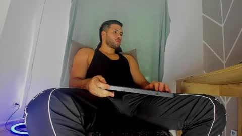 dereckhardd online show from April 2026 09:01:01 PM