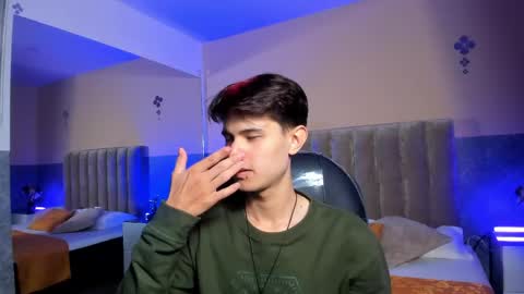 derek_sinn online show from April 2026 09:59:02 PM