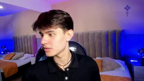 derek_sinn online show from April 2026 08:09:02 PM