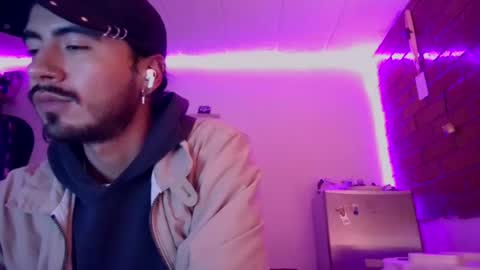 Snapshot of derek_smoke chatting on July 2026 05:00:01 AM Derek smit online show from July 2026 05:00:01 AM