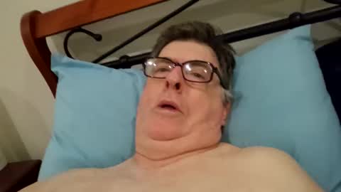 Desmon1958 online show from April 2026 08:58:02 PM