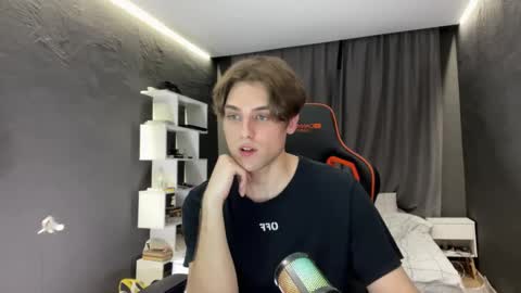 devilnut1 online show from November 2025 05:00:02 PM