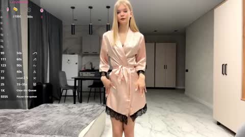 Snapshot of dewdropdoll chatting on June 2026 04:13:02 PM dewdropdoll online show from June 2026 04:13:02 PM