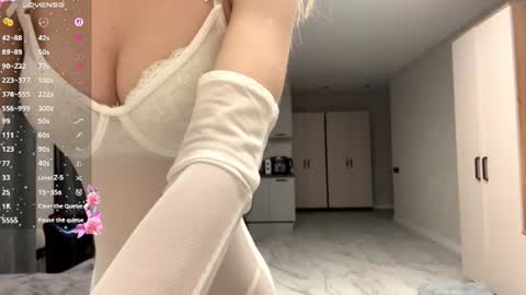 Snapshot of dewdropdoll chatting on June 2026 08:33:02 PM dewdropdoll online show from June 2026 08:33:02 PM