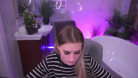 DiamondNina online show from April 2026 07:58:01 PM