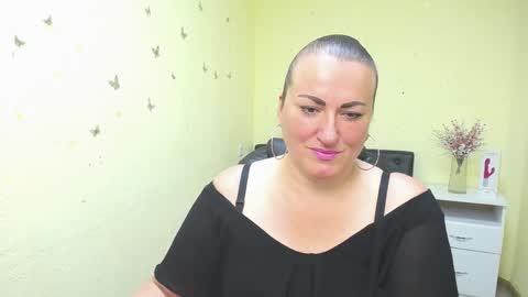 Snapshot of dianamgg chatting on May 2026 05:24:02 AM Diana online show from May 2026 05:24:02 AM