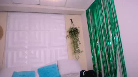 DINA online show from April 2026 06:35:01 PM