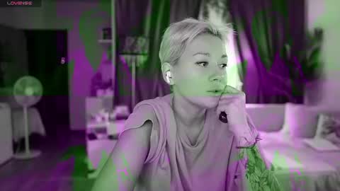Snapshot of divine_kim chatting on July 2026 08:36:01 PM Miss Kim online show from July 2026 08:36:01 PM