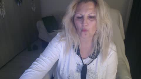 Alexxa online show from April 2026 10:20:01 PM