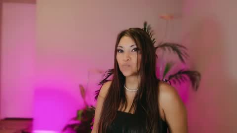 DivineLynn online show from April 2026 06:10:01 PM