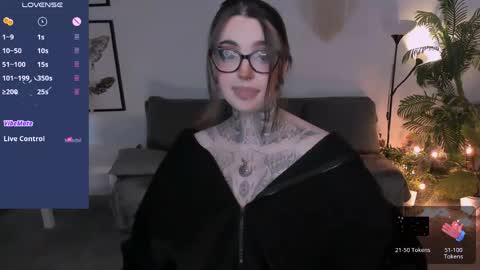 dixipixi_ online show from April 2026 06:03:02 AM