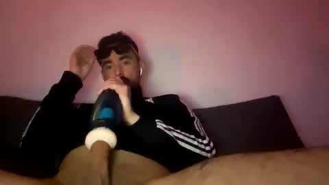 Azier online show from April 2026 07:55:02 PM