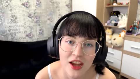 Annie PVT IS OPEN online show from September 2025 12:05:01 PM