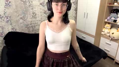 Annie PVT IS OPEN online show from September 2025 12:05:02 PM