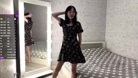 Annie PVT IS OPEN online show from October 2025 07:01:02 PM