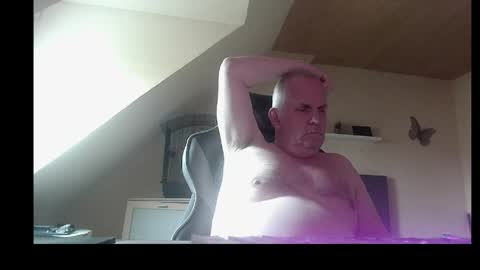 doggy2629 online show from April 2026 04:32:01 PM