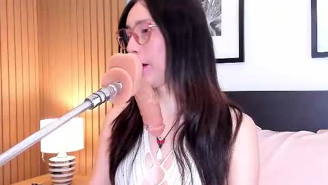 Snapshot of doll_bella_ chatting on July 2026 07:51:01 PM Bella online show from July 2026 07:51:01 PM