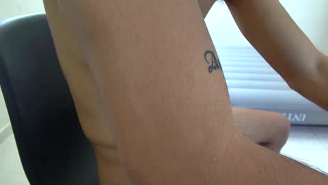 DollarHot30 online show from November 2025 04:39:01 PM