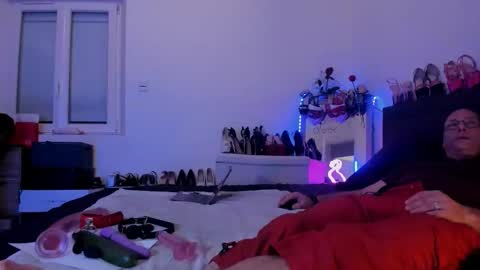 Snapshot of dolly2425 chatting on April 2026 11:46:01 PM dolly2425 online show from April 2026 11:46:01 PM