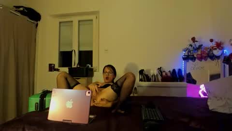 Snapshot of dolly2425 chatting on April 2026 09:48:02 PM dolly2425 online show from April 2026 09:48:02 PM