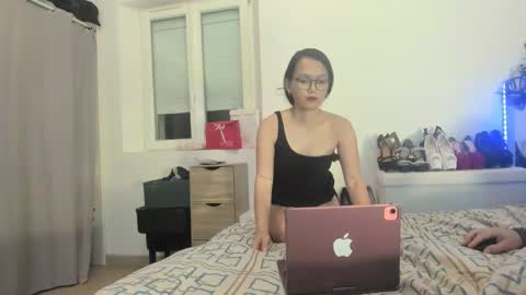 Snapshot of dolly2425 chatting on April 2026 10:37:02 PM dolly2425 online show from April 2026 10:37:02 PM