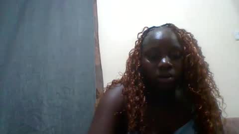 Snapshot of dollyvee chatting on December 2025 06:13:02 PM dollyvee online show from December 2025 06:13:02 PM