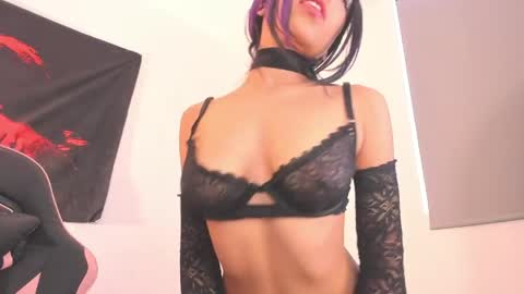 dominique_____ online show from May 2026 08:03:01 PM