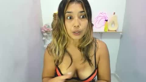 dona_tella online show from April 2026 02:38:01 PM