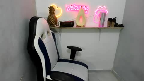 Snapshot of dona_tella chatting on July 2026 11:38:02 AM dona_tella online show from July 2026 11:38:02 AM