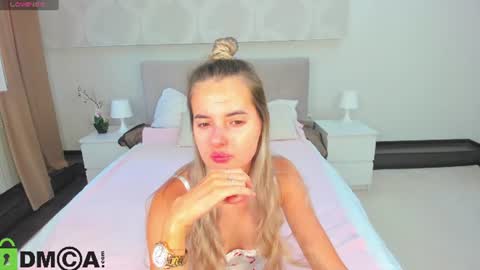 Snapshot of donnaaa_evans chatting on June 2026 12:10:02 AM Donna On GMT2 Mon-Fri 3-9 AM online show from June 2026 12:10:02 AM