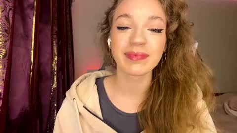 Alisa online show from November 2025 03:33:02 PM