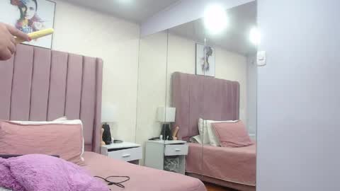 Anny online show from April 2026 12:50:02 PM