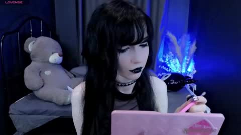 Snapshot of draculaura_ chatting on March 2025 04:10:01 AM Draculaura online show from March 2025 04:10:01 AM