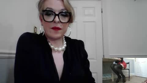 dressasdesired online show from June 2026 10:25:01 PM