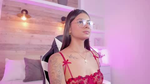 D U L C E online show from May 2026 03:04:02 AM