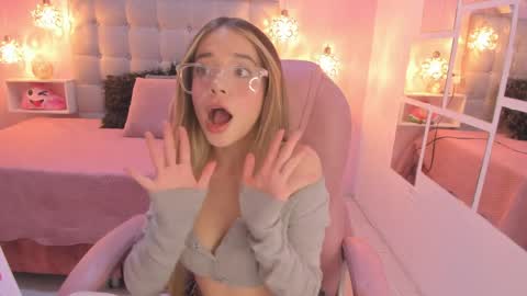 Dulce  online show from April 2026 07:00:01 PM