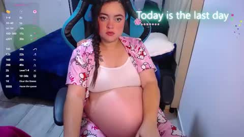 Snapshot of dumont_model chatting on June 2026 04:53:02 PM Nicole online show from June 2026 04:53:02 PM