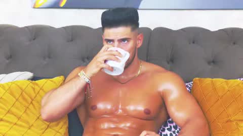 Dustin online show from July 2026 08:01:01 AM