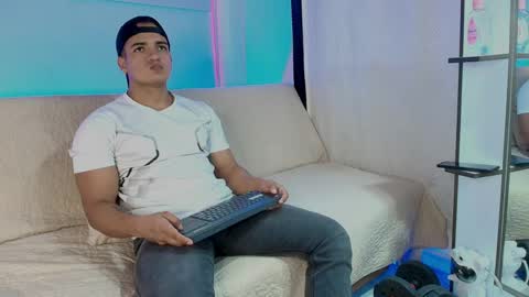 dwayne_esteven10 online show from June 2026 07:59:01 PM