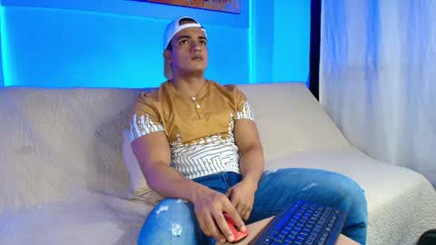 dwayne_esteven10 online show from July 2026 01:34:01 AM