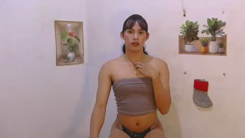 dy_namite online show from April 2026 05:28:01 PM