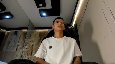 dylanroyce_ online show from April 2026 12:13:01 PM