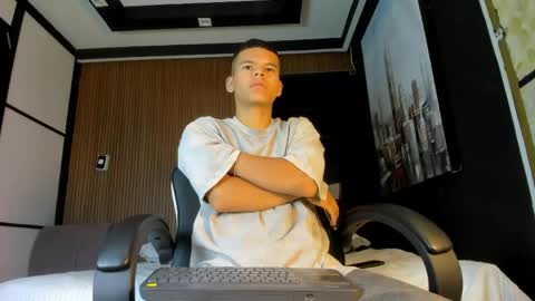 dylanroyce_ online show from April 2026 12:32:01 PM