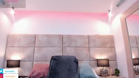 Snapshot of eevee_taylor chatting on June 2026 03:00:02 AM Eevee online show from June 2026 03:00:02 AM