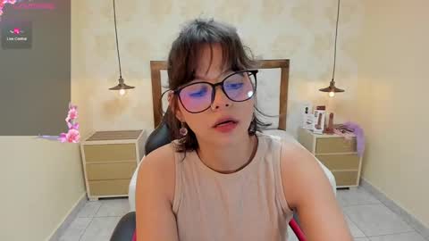  E F F Y  online show from December 2024 07:43:02 PM