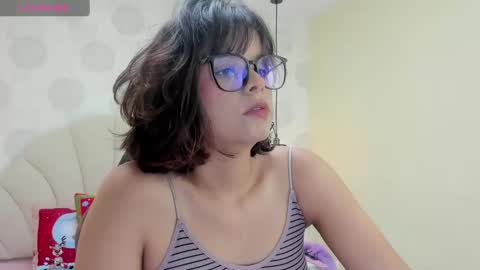  E F F Y  online show from December 2024 07:10:01 PM